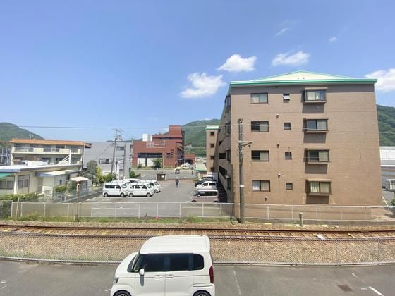 �y���]�z�@