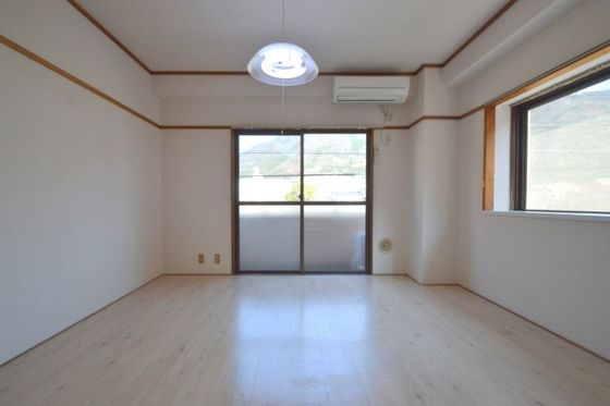 �y�����E���r���O�z�@