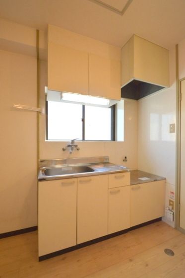 �y�L�b�`���z�@