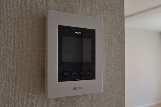 �y�Z�L�����e�B�z�@