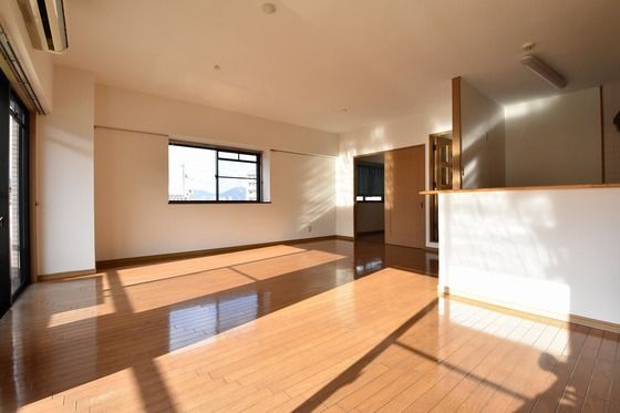 �y�����E���r���O�z�@