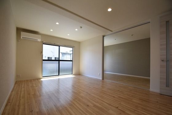 �y�����E���r���O�z�@