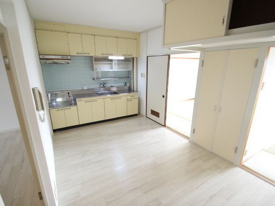 �y�����E���r���O�z�@