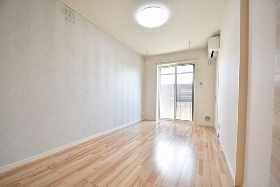 �y�����E���r���O�z�@