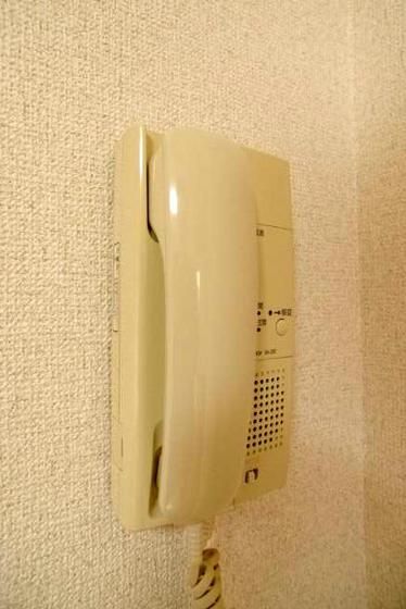 �y�Z�L�����e�B�z�@