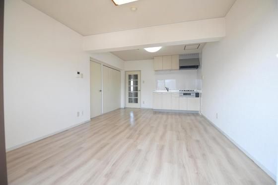 �y�����E���r���O�z�@