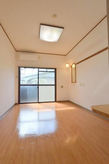 �y�����E���r���O�z�@