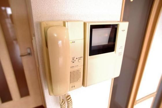 �y�Z�L�����e�B�z�@