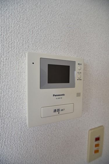 �y�Z�L�����e�B�z�@