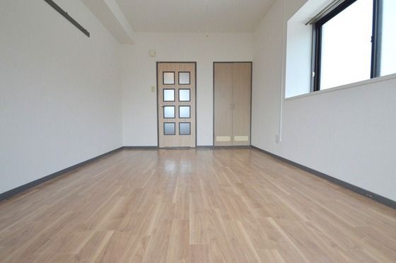 �y�����E���r���O�z�@�m��8.3��