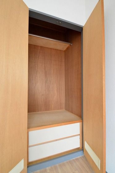 �y���[�z�@�����o�����t���Ă���N���[�[�b�g�͎g���₷���ł��I