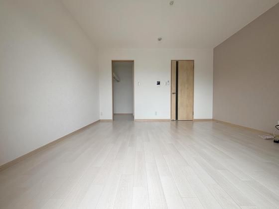 �y�����E���r���O�z�@