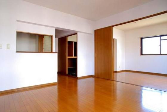 �y�����E���r���O�z�@