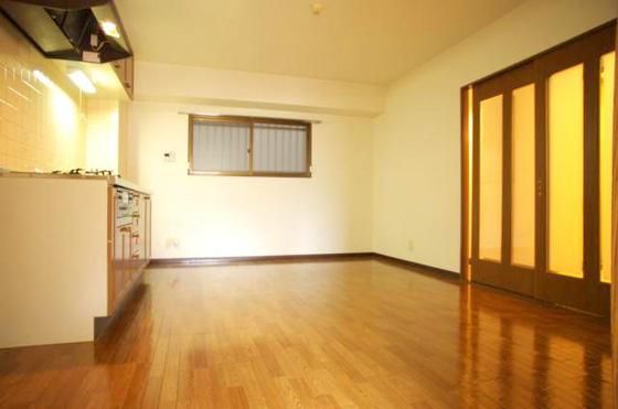 �y�����E���r���O�z�@