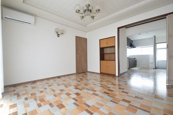 �y�����E���r���O�z�@