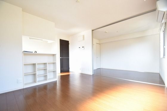 �y�����E���r���O�z�@