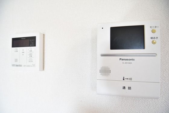 �y�Z�L�����e�B�z�@