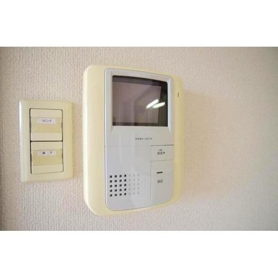 �y�Z�L�����e�B�z�@