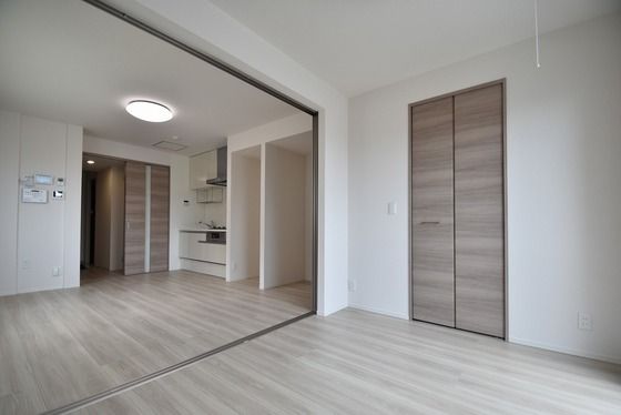 �y�����E���r���O�z�@