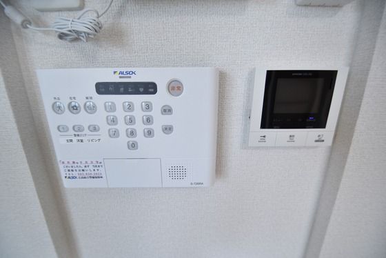 �y�Z�L�����e�B�z�@