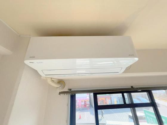 �y���̑��ݔ��z�@�������̎ʐ^���g�p���Ă���܂��B�G�A�R���V�ݗ\���