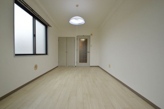 �y�����E���r���O�z�@