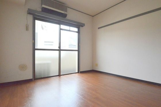 �y�����E���r���O�z�@