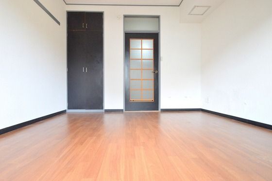 �y�����E���r���O�z�@