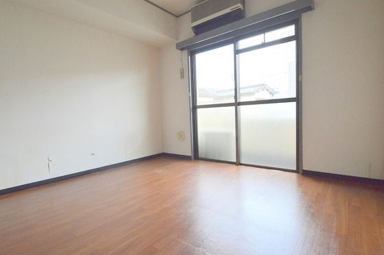 �y�����E���r���O�z�@