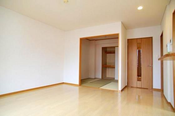 �y�����E���r���O�z�@