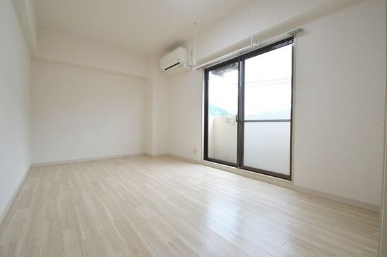 �y�����E���r���O�z�@