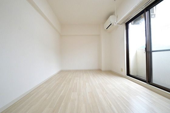 �y�����E���r���O�z�@