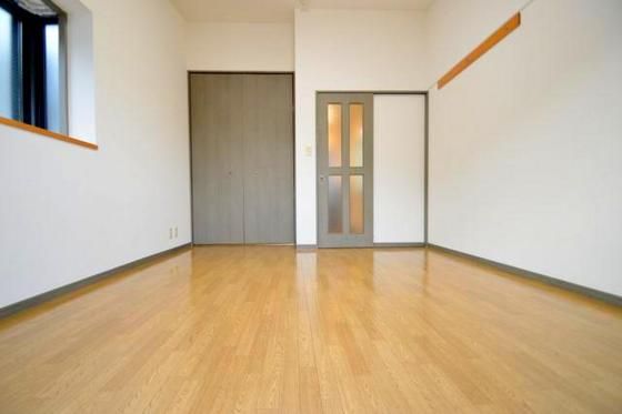 �y�����E���r���O�z�@