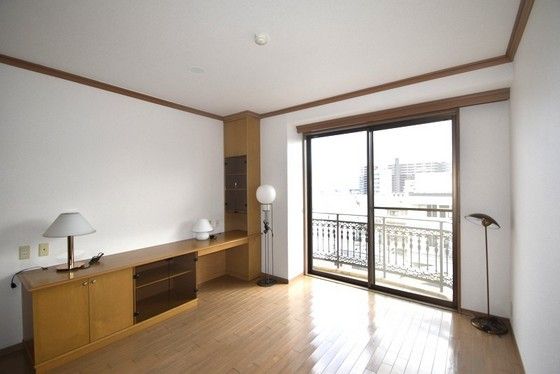 �y�����E���r���O�z�@