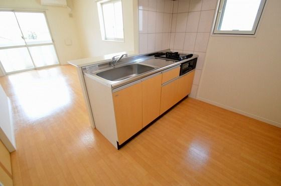 �y�����E���r���O�z�@�l�C�̃J�E���^�[�L�b�`��