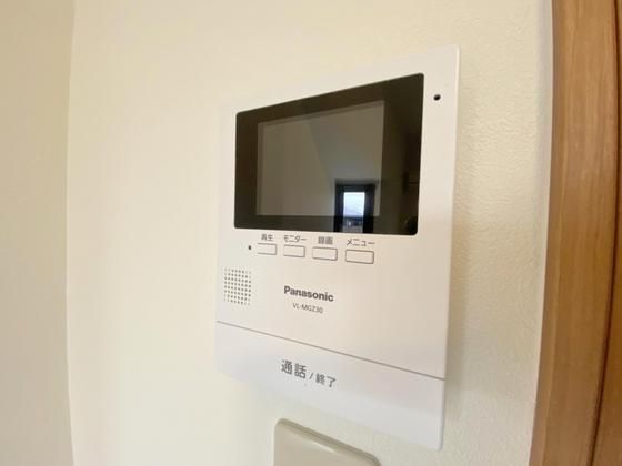 �y�Z�L�����e�B�z�@