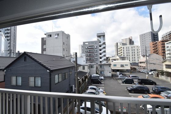 �y���]�z�@