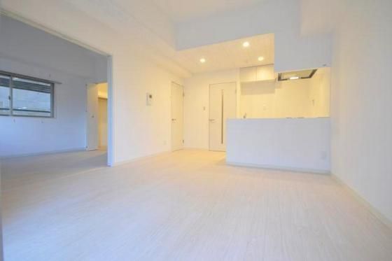 �y�����E���r���O�z�@