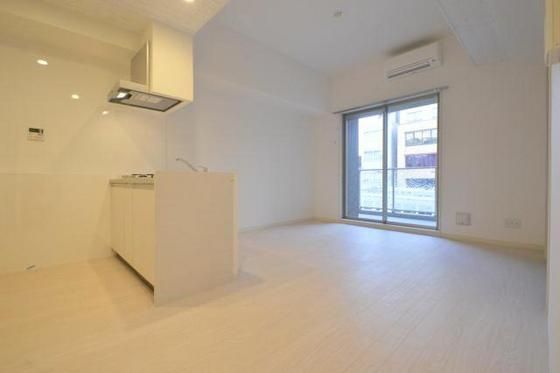 �y�����E���r���O�z�@