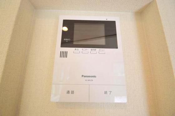 �y�Z�L�����e�B�z�@