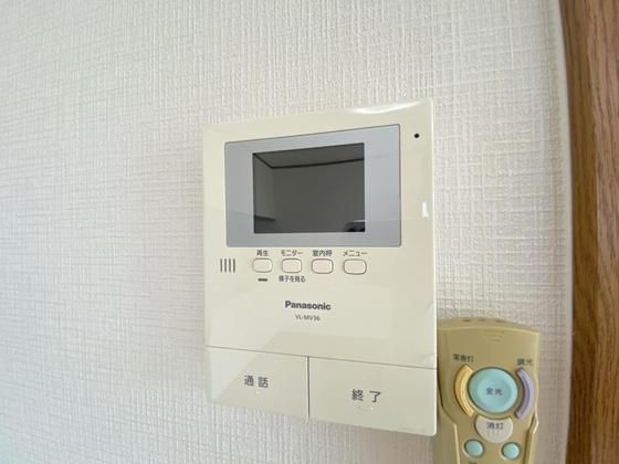 �y�Z�L�����e�B�z�@