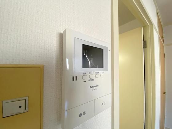 �y�Z�L�����e�B�z�@