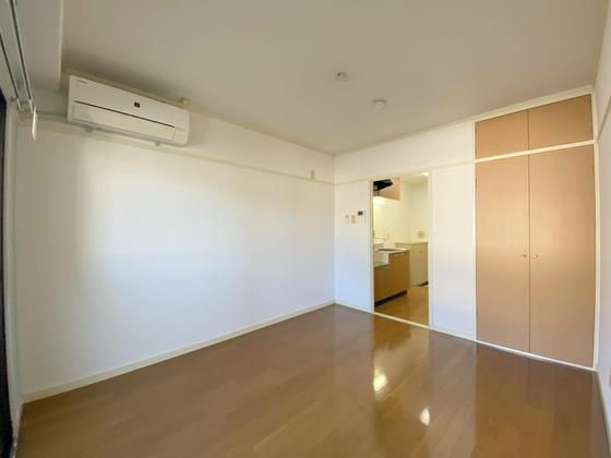 �y�����E���r���O�z�@