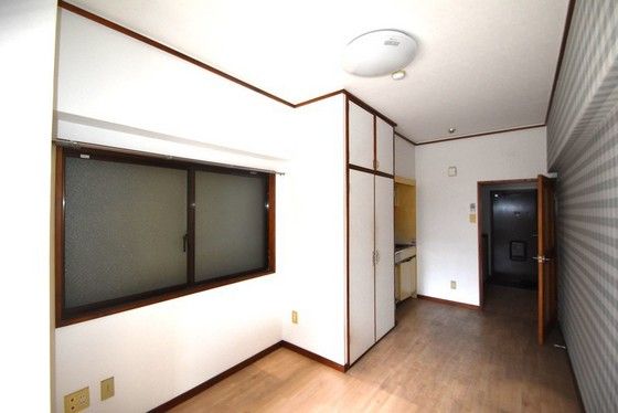 �y�����E���r���O�z�@