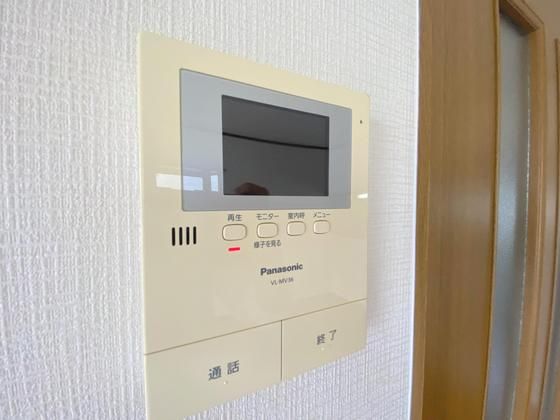 �y�Z�L�����e�B�z�@