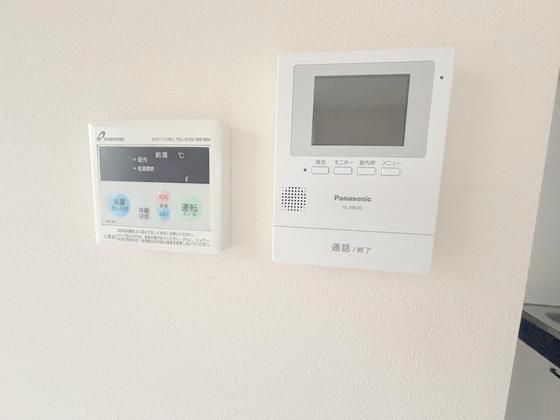 �y�Z�L�����e�B�z�@