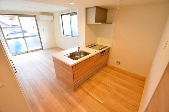 �y�����E���r���O�z�@