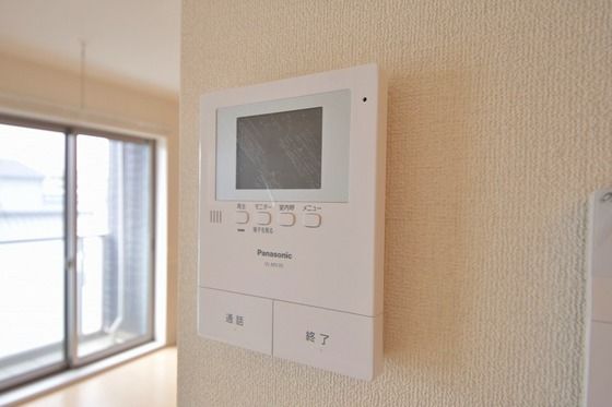 �y�Z�L�����e�B�z�@