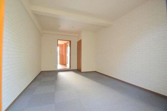 �y�����E���r���O�z�@