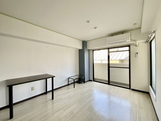 �y�����E���r���O�z�@